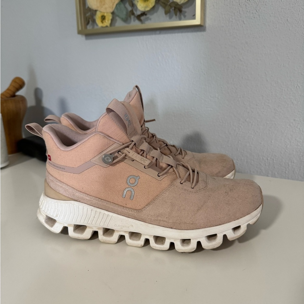 On Cloud Hi Women’s 8.5